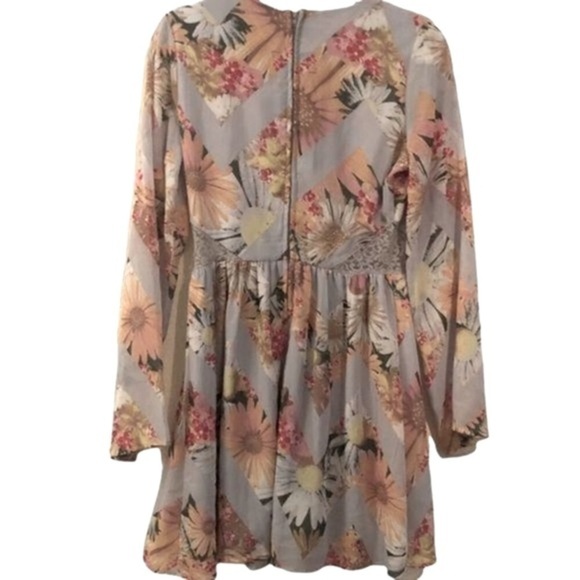 Floral Chiffon Bell Sleeves‎ Cinched Waist Mini Dress Medium - Picture 2 of 5
